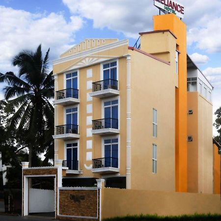 Reliance Hotel Boralesgamuwa Luaran gambar