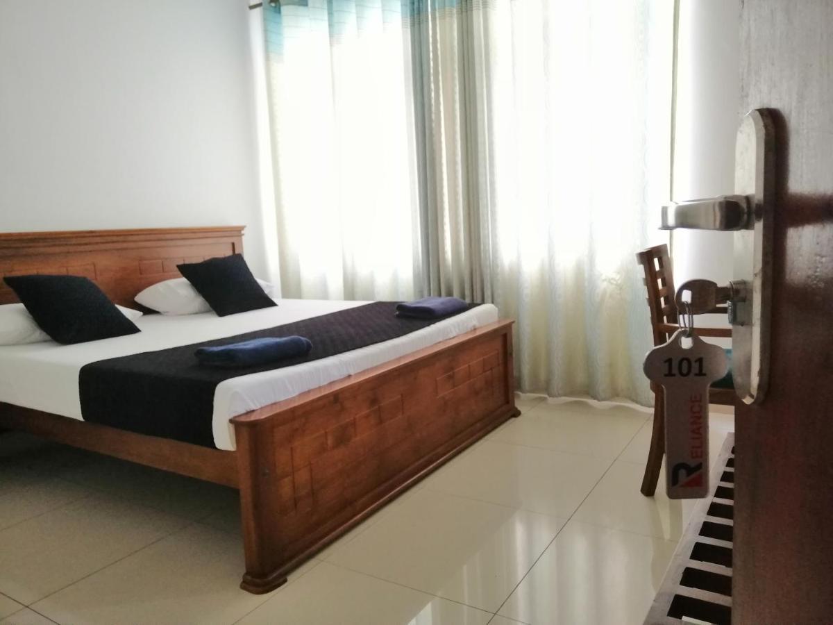 Reliance Hotel Boralesgamuwa Luaran gambar