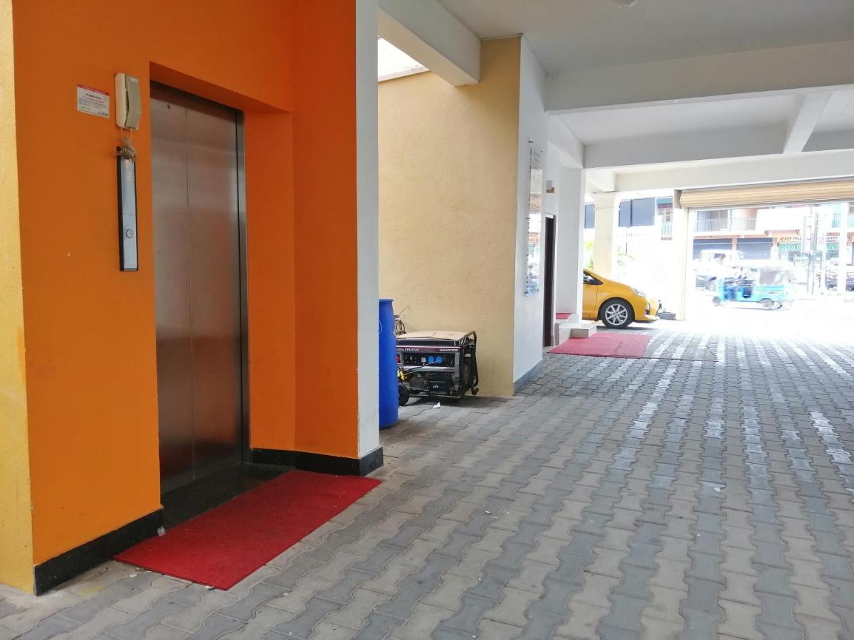 Reliance Hotel Boralesgamuwa Luaran gambar