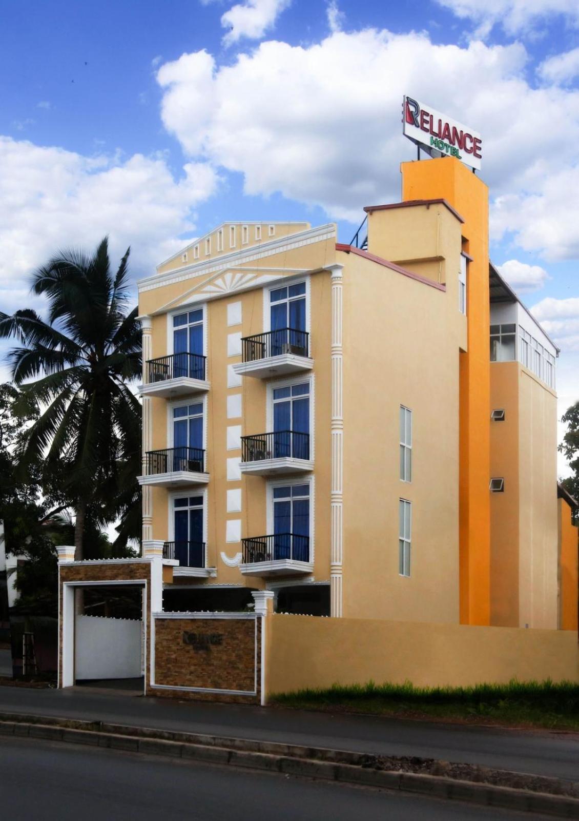 Reliance Hotel Boralesgamuwa Luaran gambar