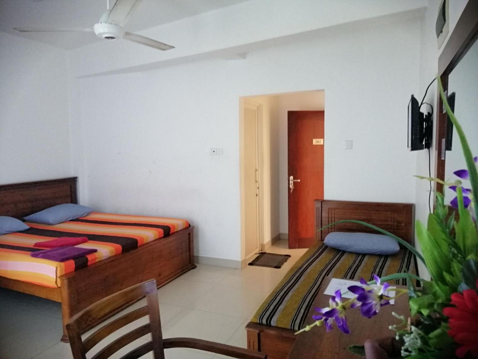 Reliance Hotel Boralesgamuwa Luaran gambar