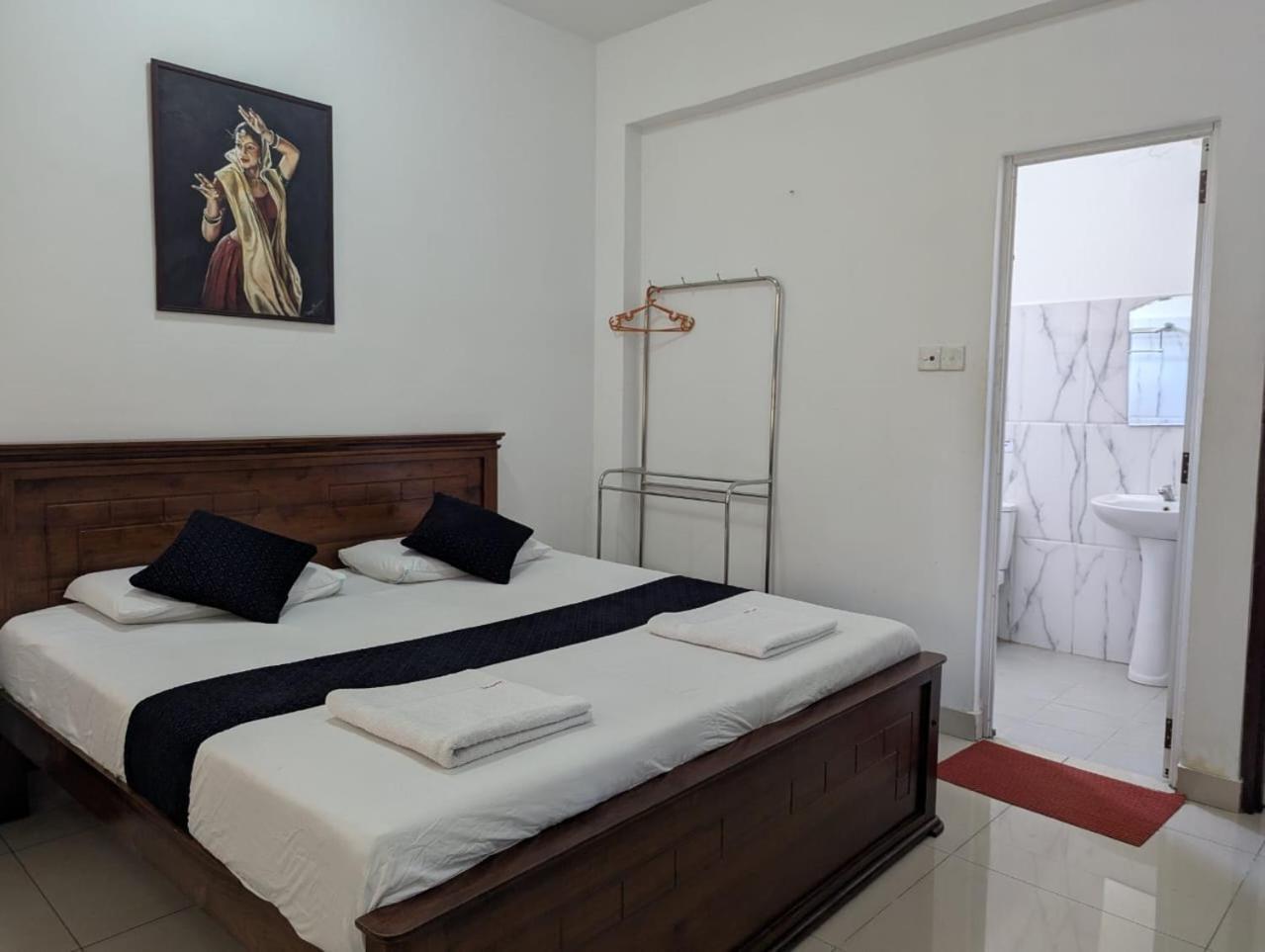 Reliance Hotel Boralesgamuwa Luaran gambar
