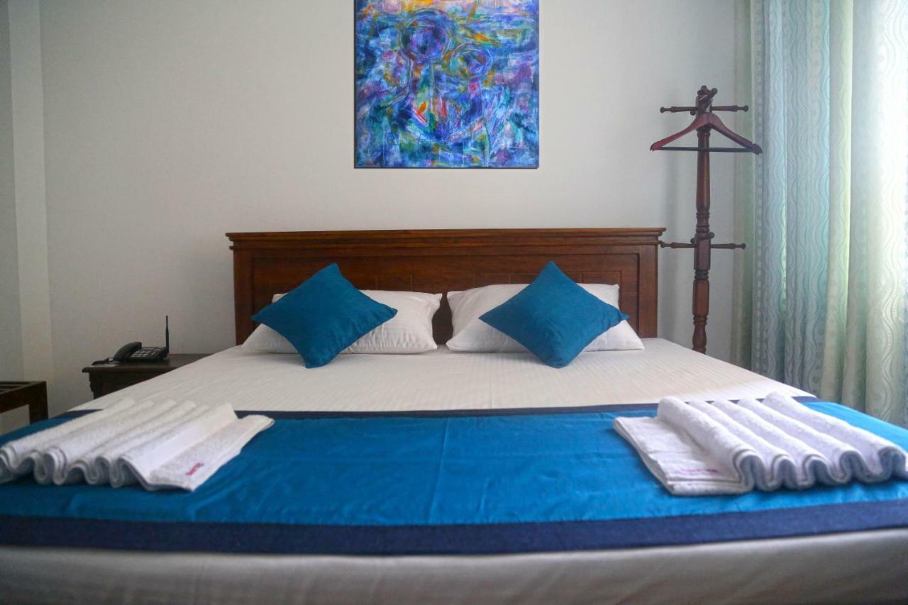 Reliance Hotel Boralesgamuwa Luaran gambar
