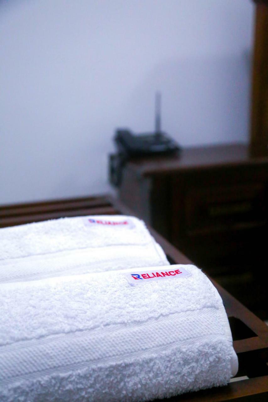 Reliance Hotel Boralesgamuwa Luaran gambar