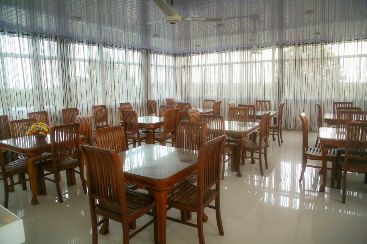 Reliance Hotel Boralesgamuwa Luaran gambar