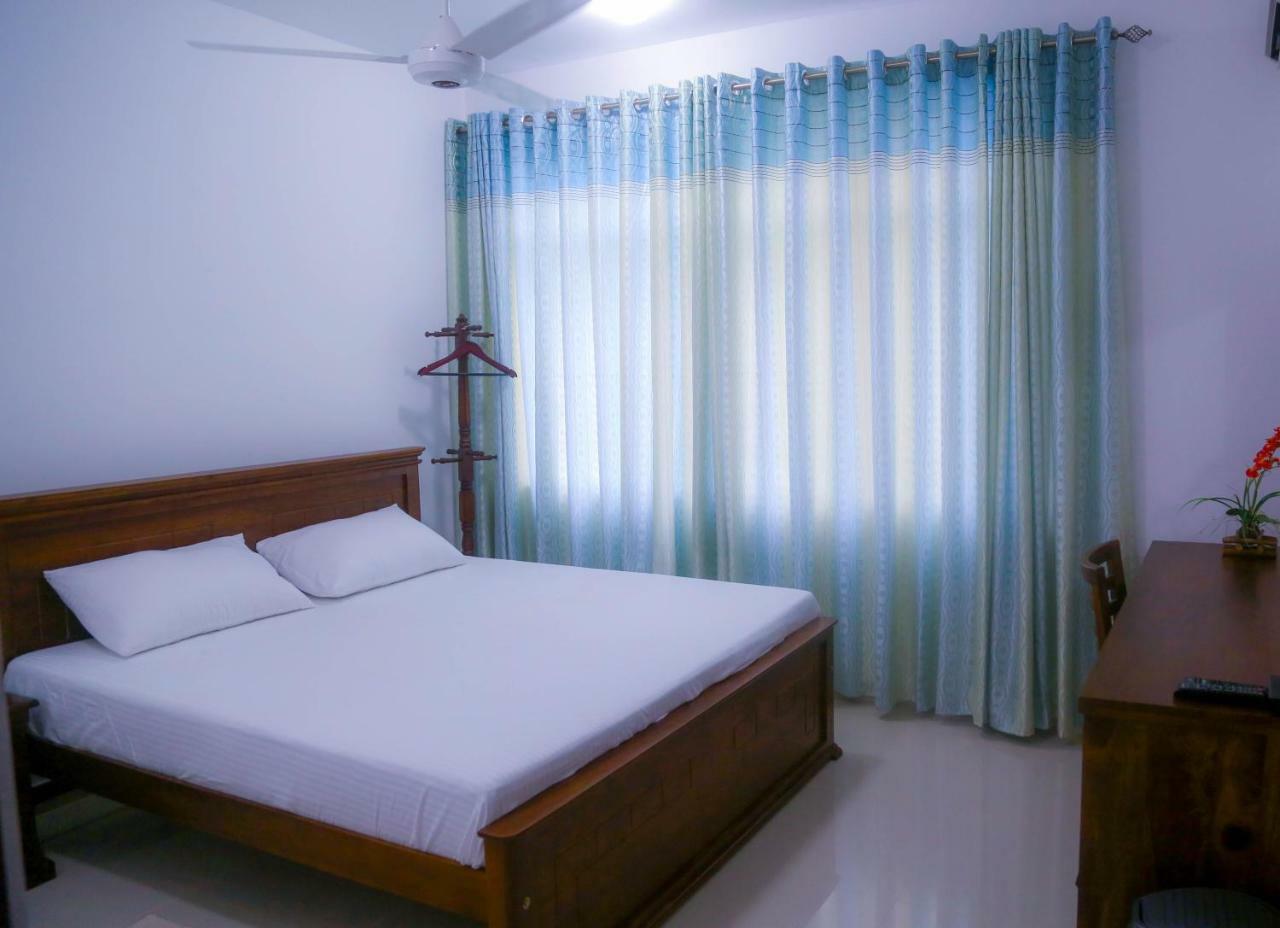 Reliance Hotel Boralesgamuwa Luaran gambar