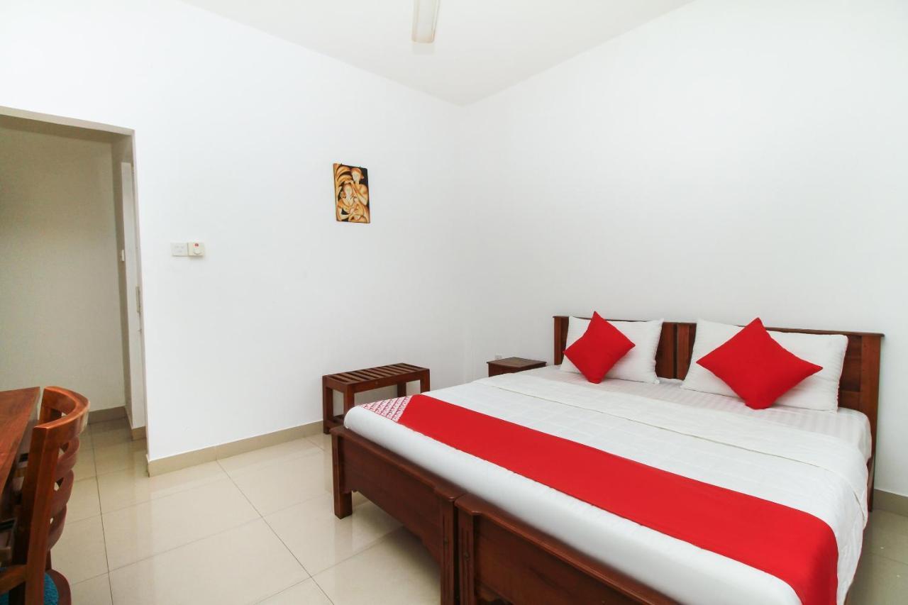 Reliance Hotel Boralesgamuwa Luaran gambar